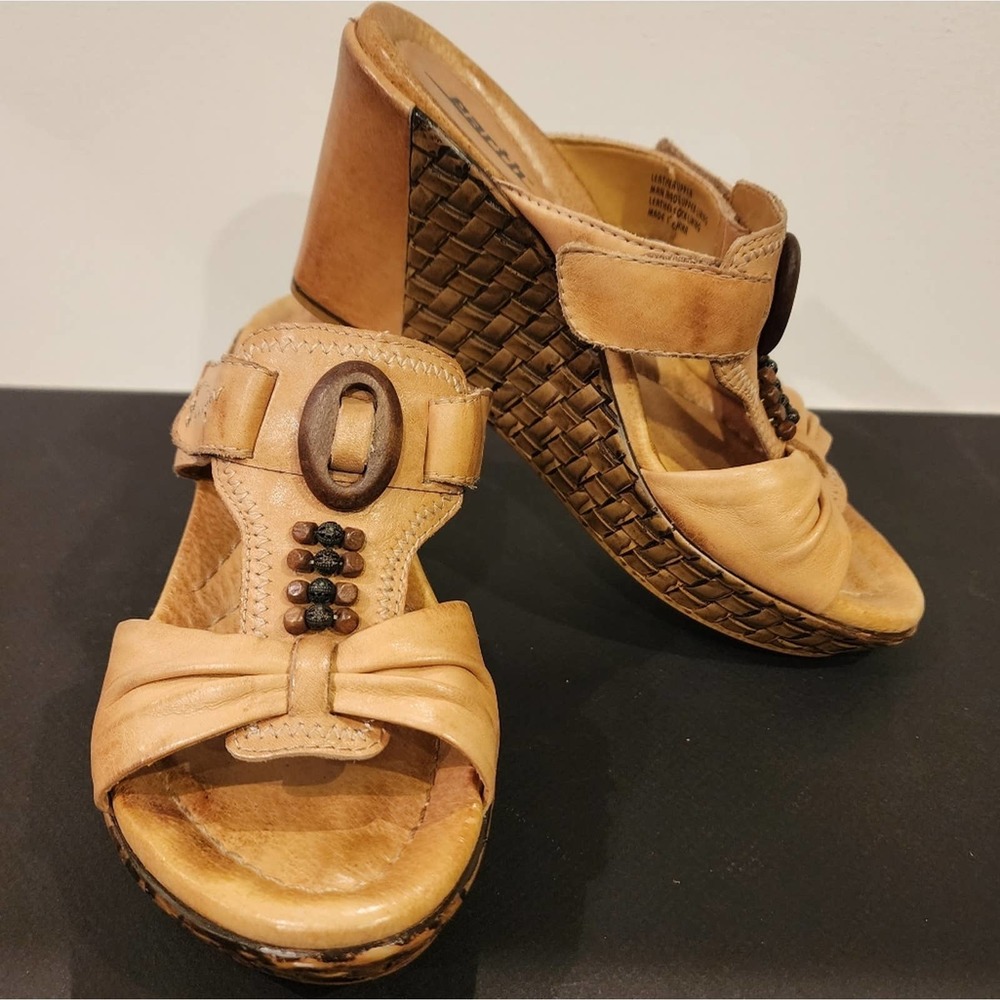 EARTH "EDEN" Tan leather beaded Wedge Slides SIZE 6.5M